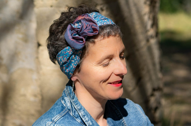 bandeau cheveux bleu liberty et satiné rose