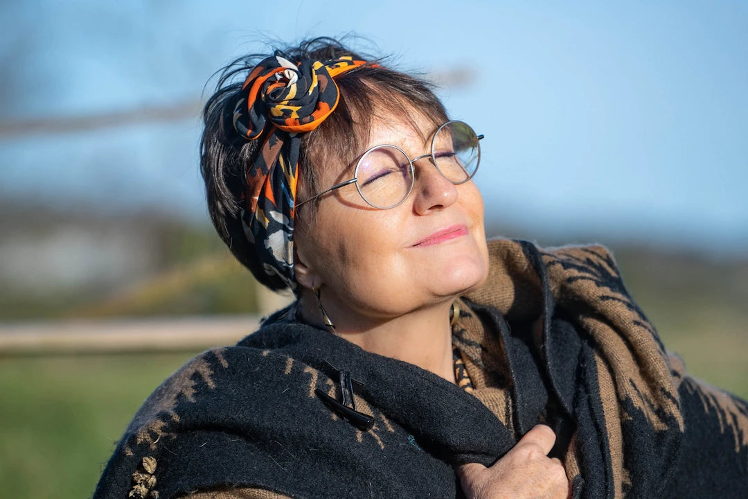 4 idées de coiffures à tomber avec un bandeau cheveux