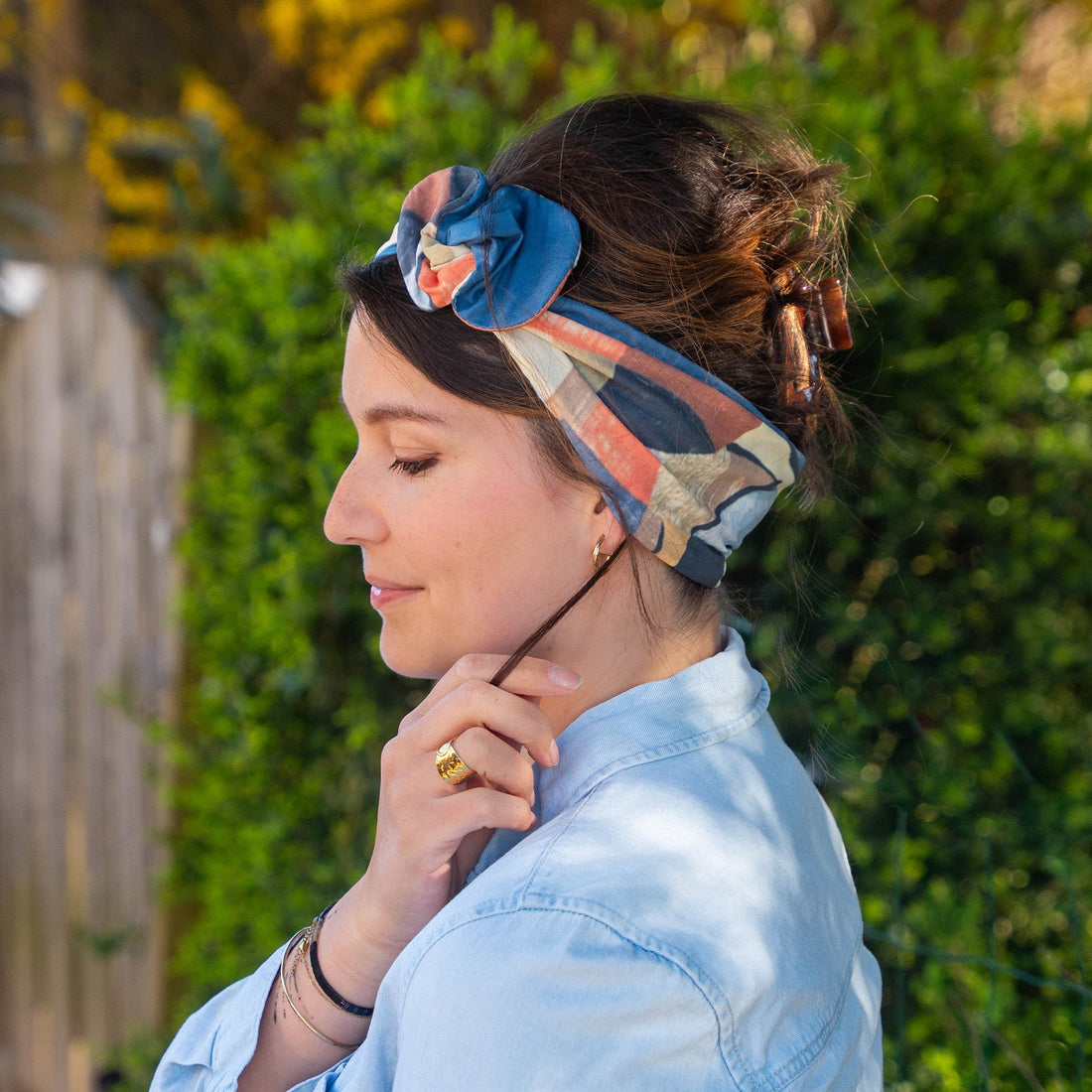 Bandeau cheveux femme bleu et motifs pop art