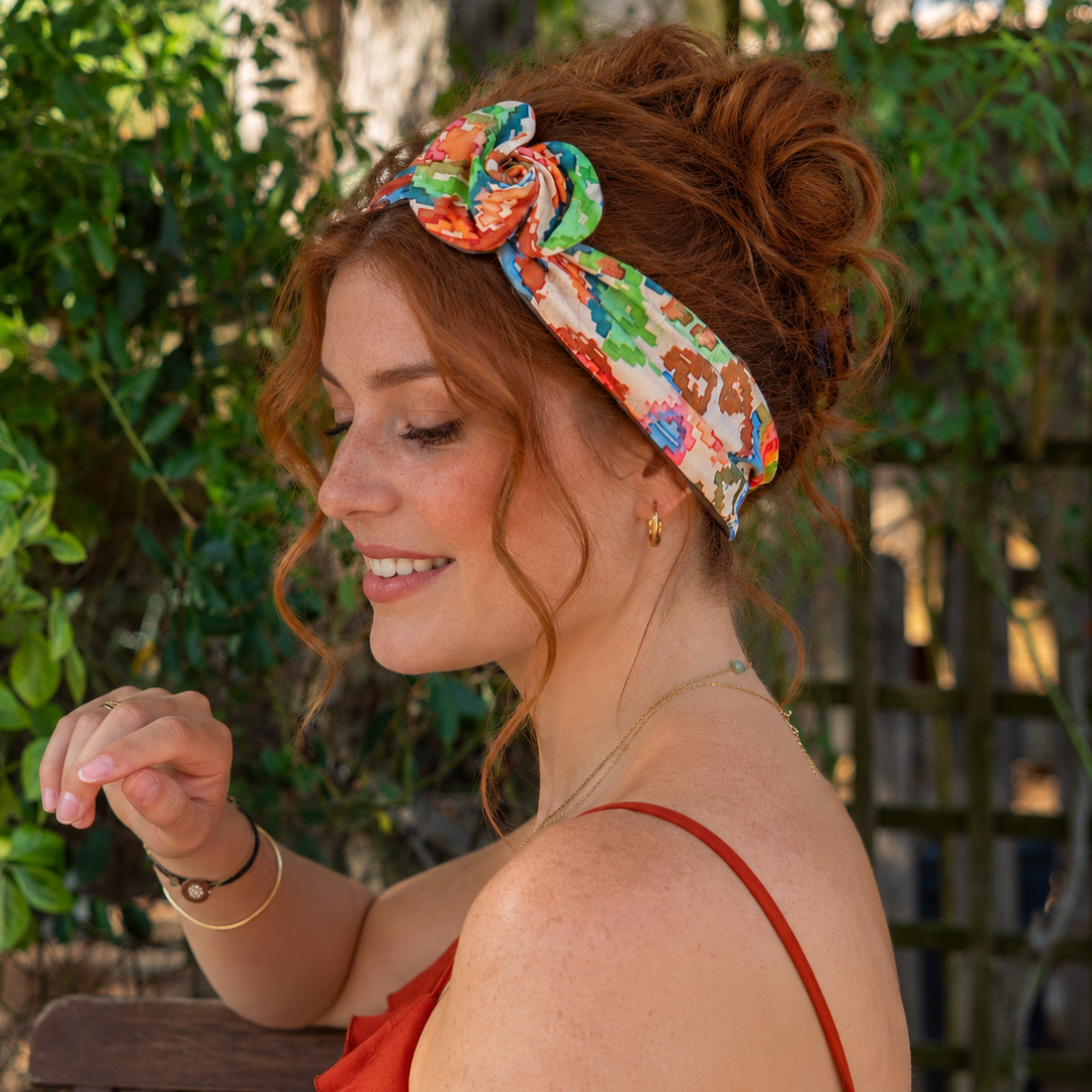 bandeau cheveux femme à motifs ethniques dans les tons orange bleu et vert 
