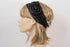 bandeau noir sur cheveux blonds